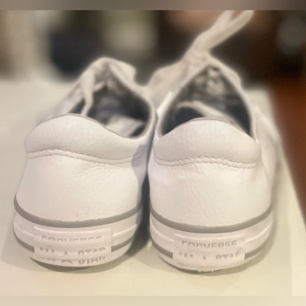 Converse All Star white leather Juniors 2 lace up